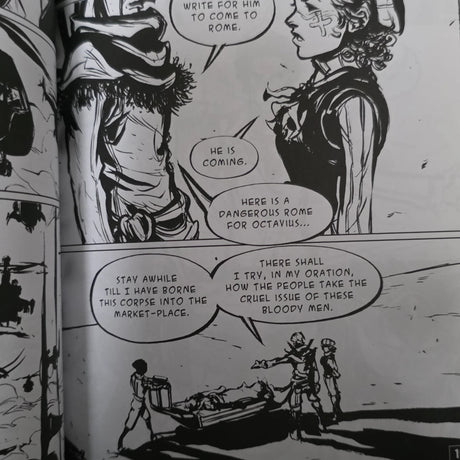 Manga Shakespeare: Julius Caesar by William Shakespeare Paperback Book